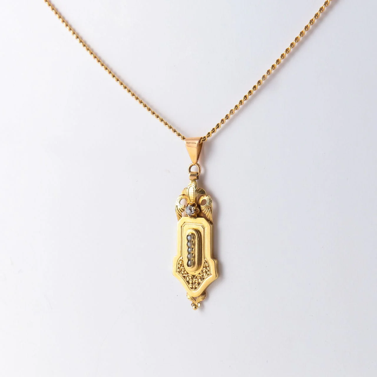 Necklace with yellow gold pendant - Image 6