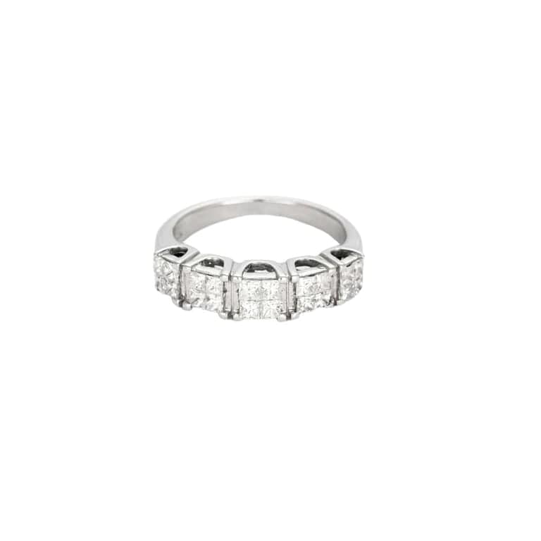 Princess ring in white gold and diamonds