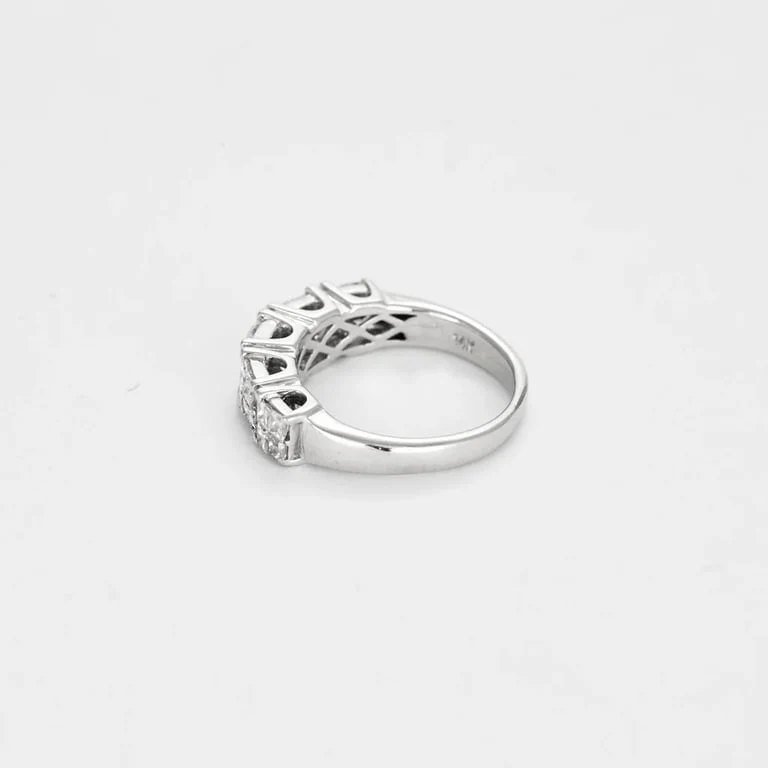 Princess ring in white gold and diamonds - Image 4