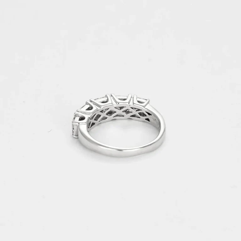 Princess ring in white gold and diamonds - Image 5
