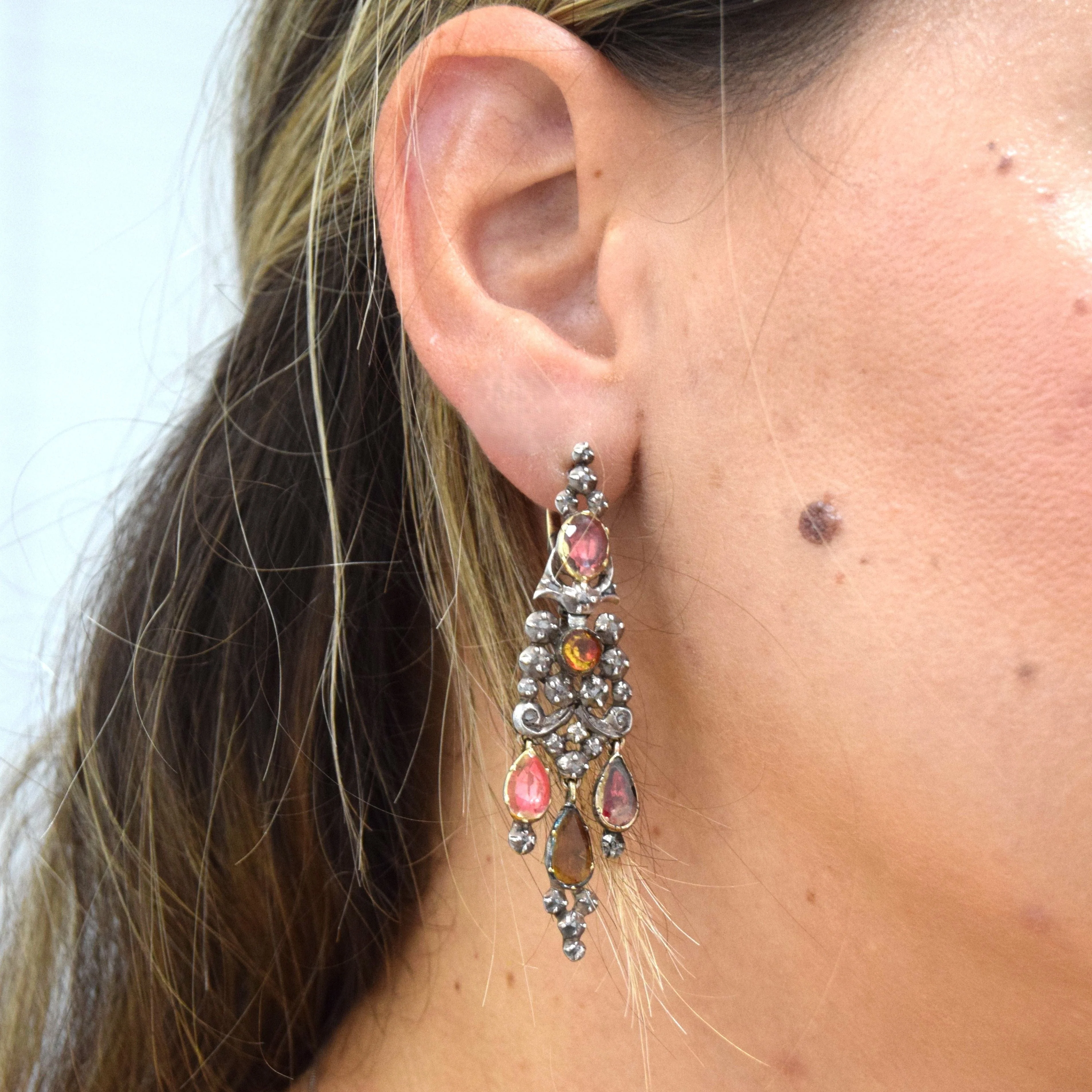 Antique Catalan earrings in yellow gold and silver with natural garnets - Image 10