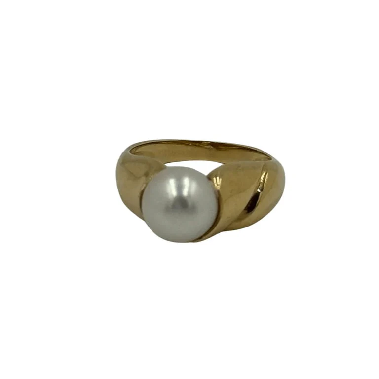 Yellow gold pearl ring