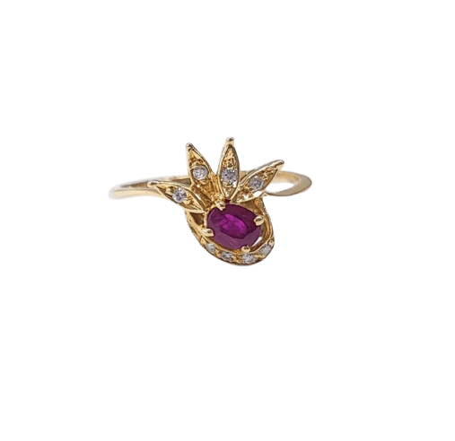 Yellow gold ring, ruby and diamonds 