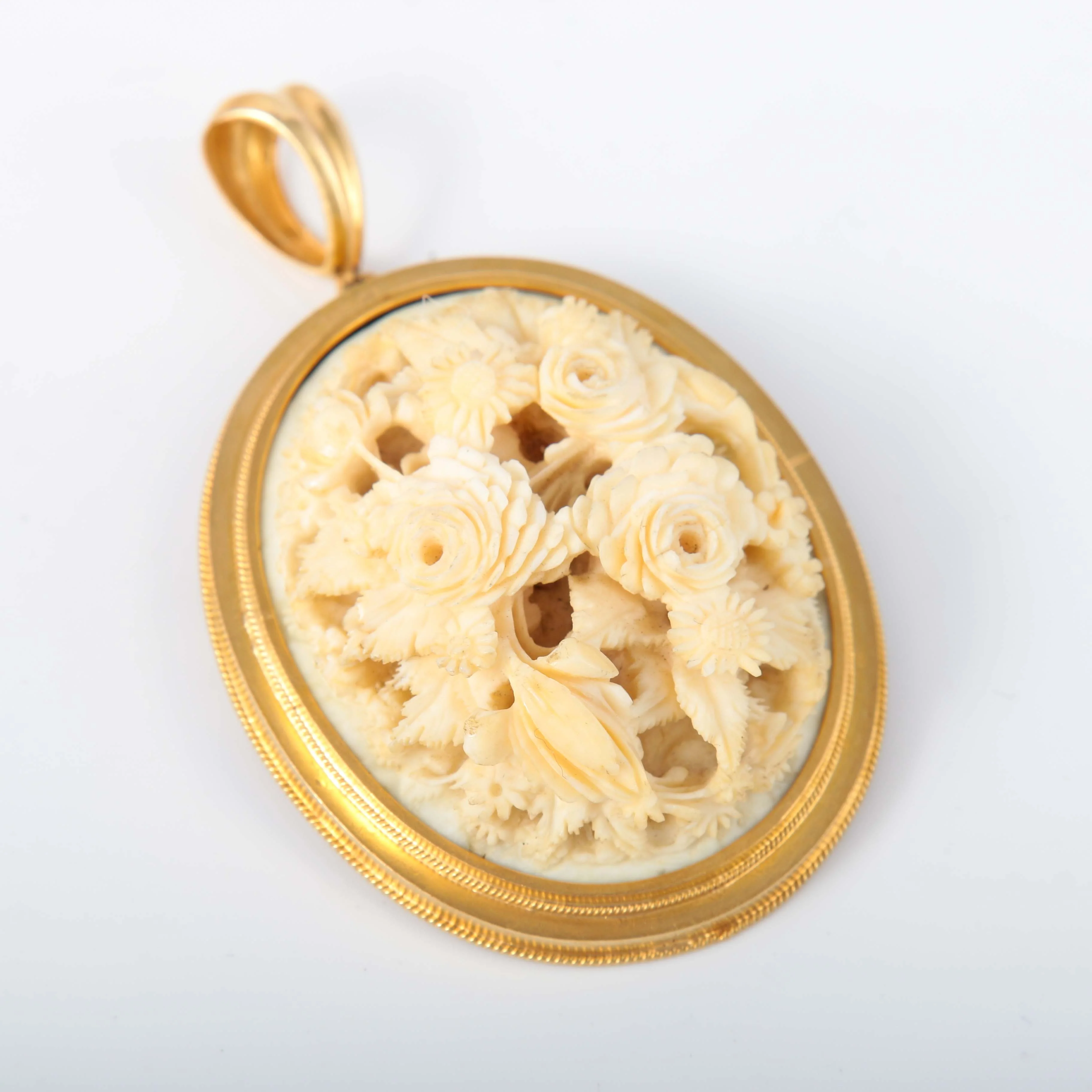 Flower motif pendant - Image 5
