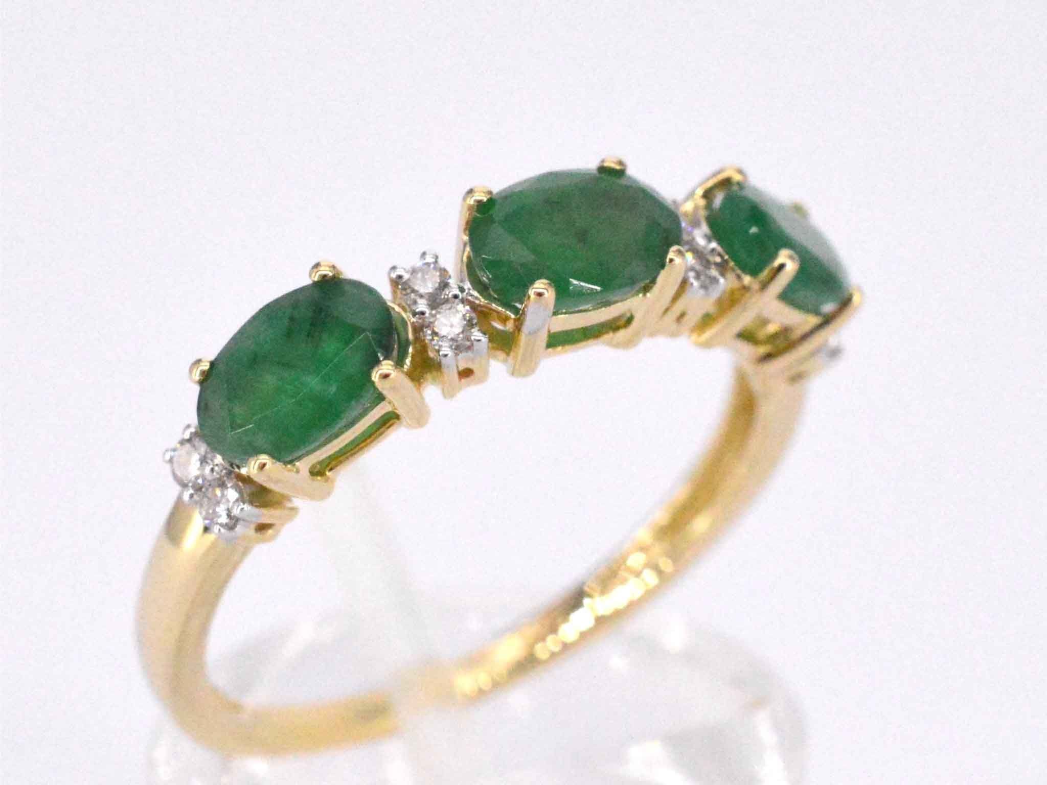 Gold ring with diamonds and emerald - Image 6