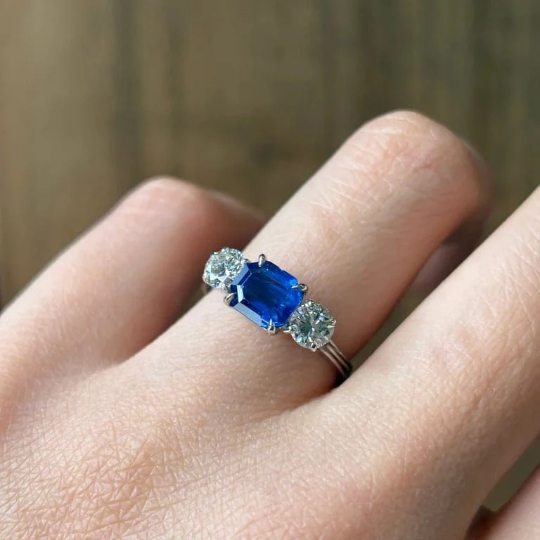 Ring - Gold, Diamonds & Sapphire - Image 5