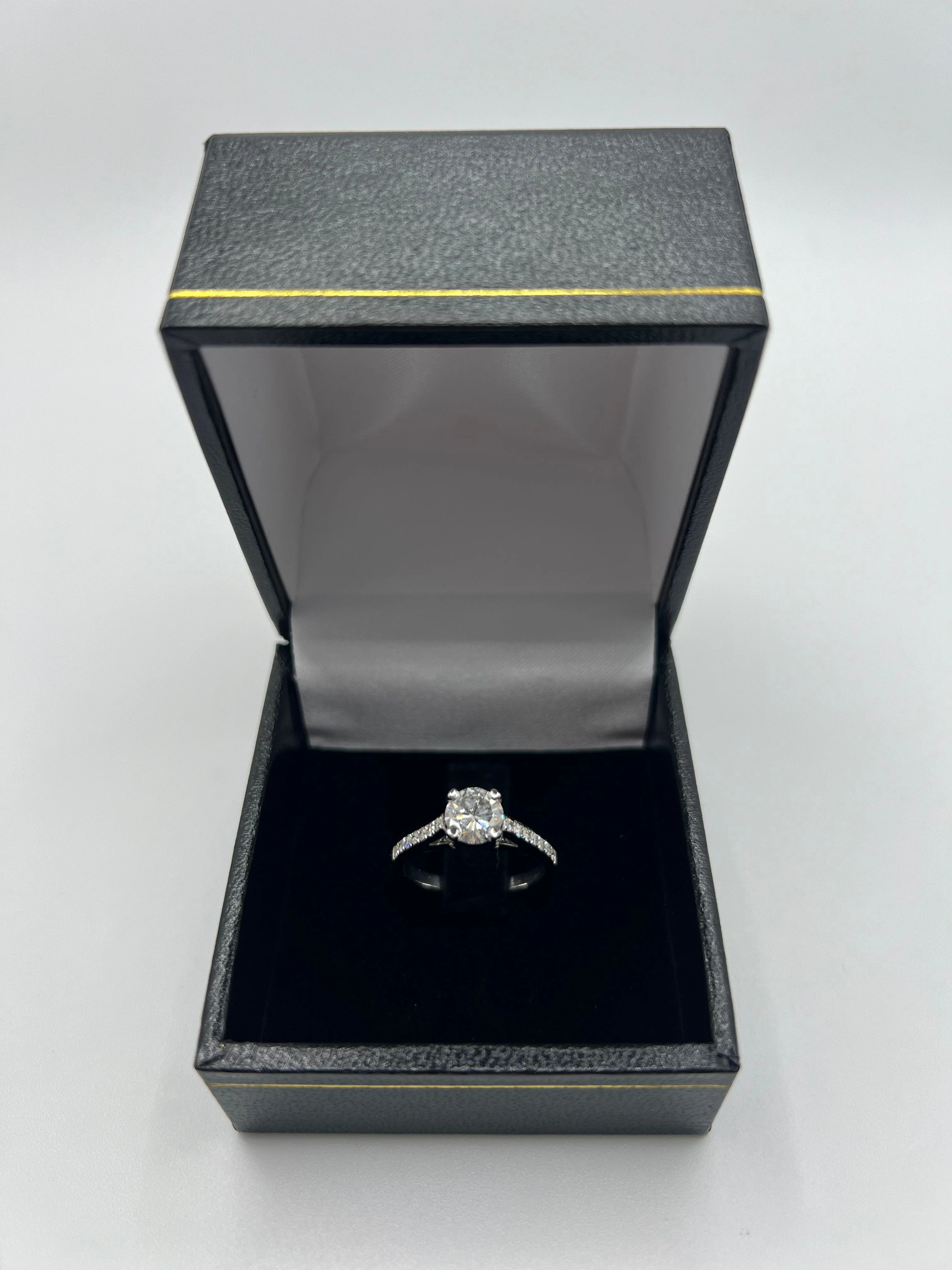 White gold solitaire ring with 1.36 ct diamond - Image 6