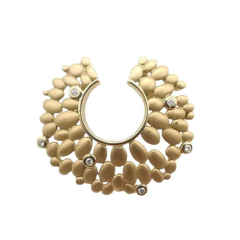 Gold and diamond pendant