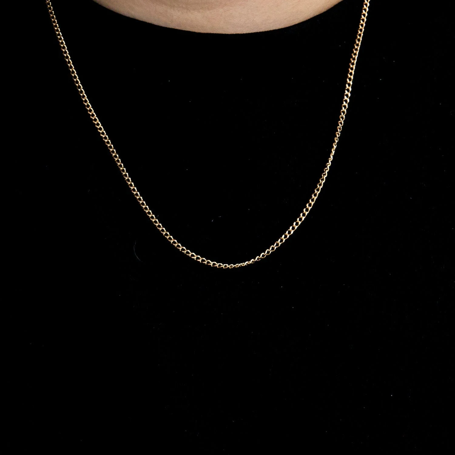 Yellow gold curb chain necklace - Image 4
