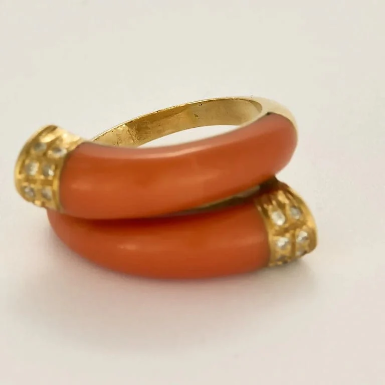 Yellow gold ring, Peau D'Ange coral cabochons - Image 4