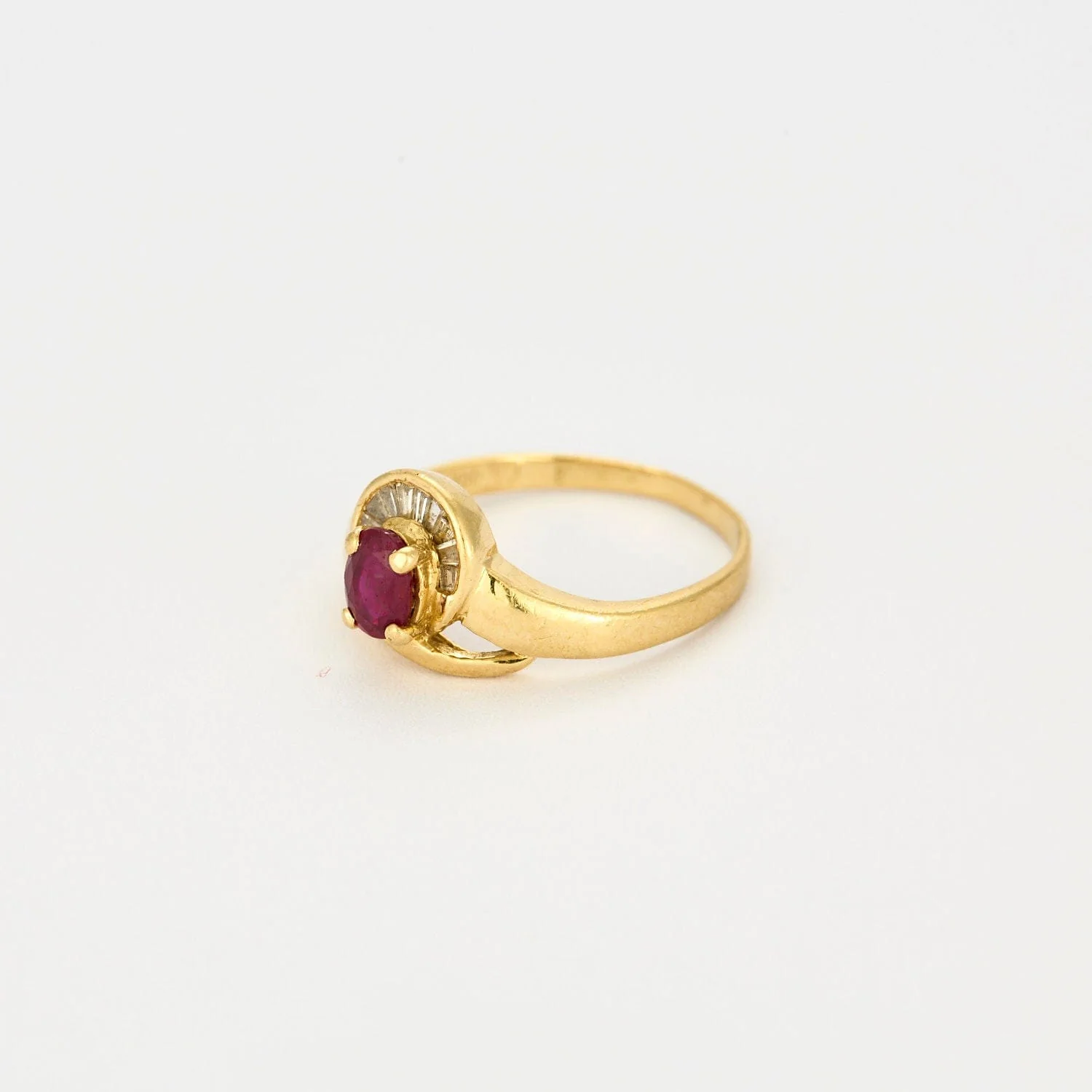 Yellow gold ring with rubies and diamonds - Image 3