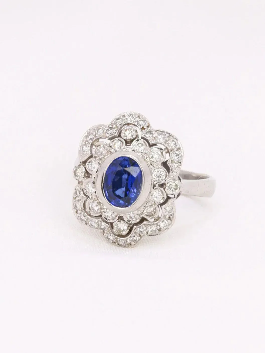 Ring Art Deco white gold sapphire diamonds