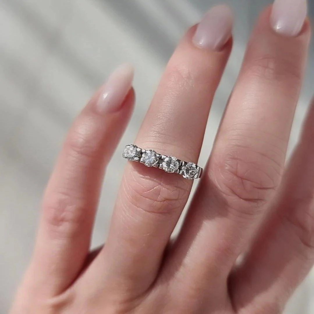 Half-eternity ring - 4 diamonds in white gold  - Image 2