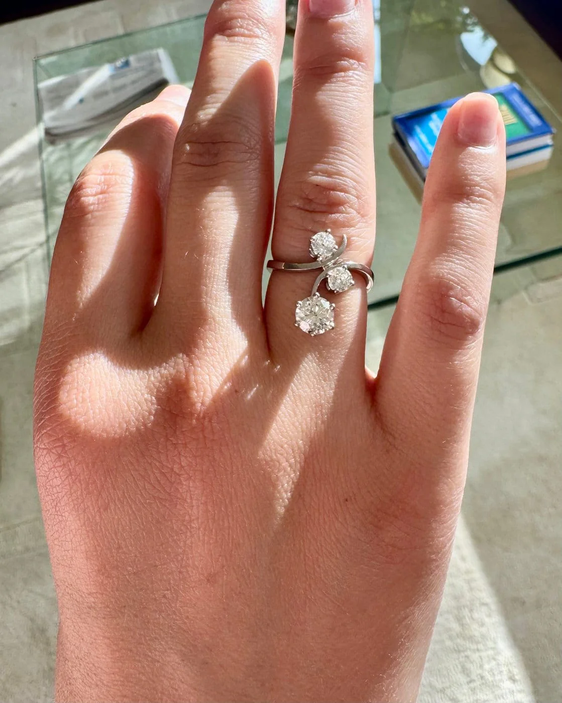750 gold and diamond ring  - Image 2