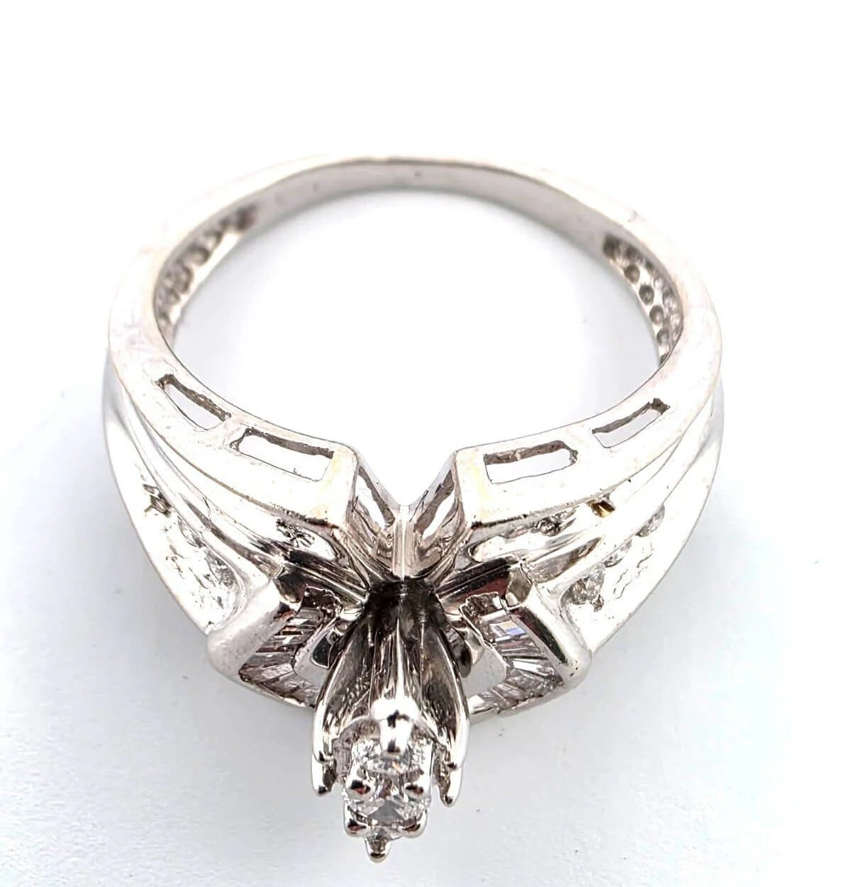 White gold ring with diamonds  - Image 4