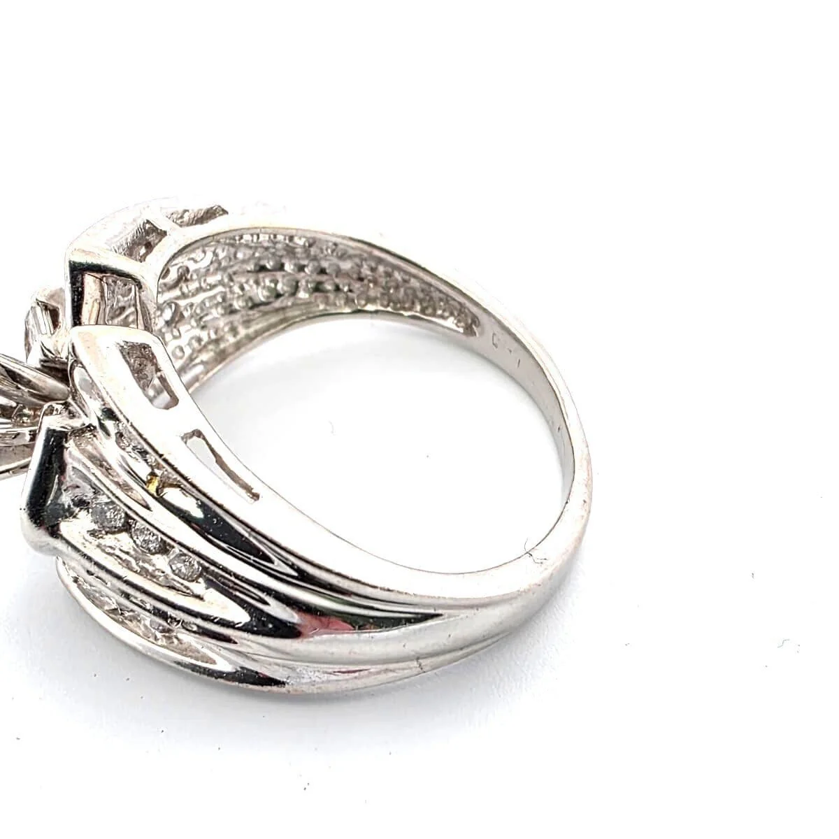 White gold ring with diamonds  - Image 6