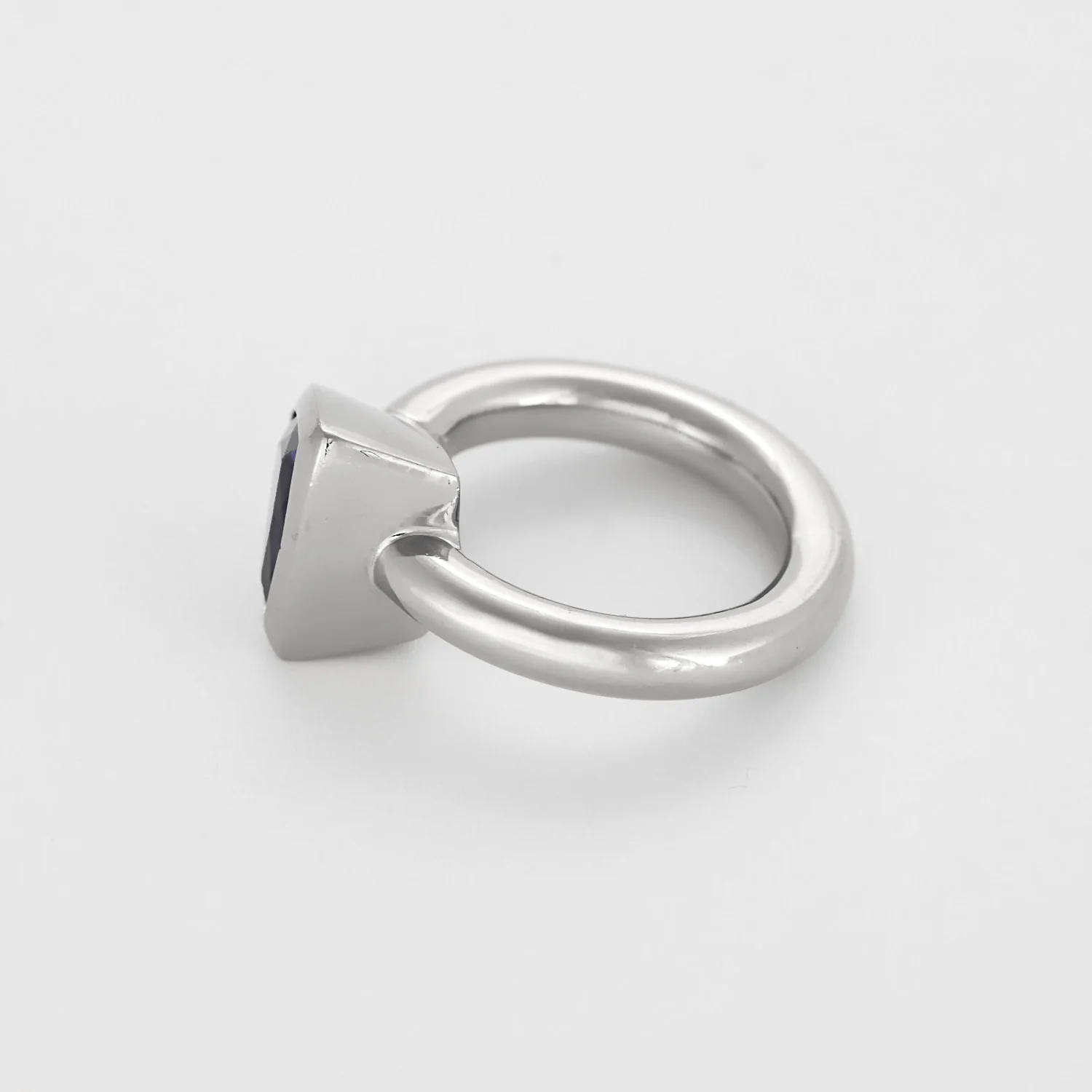 White gold and Tanzanite ring  - Image 4