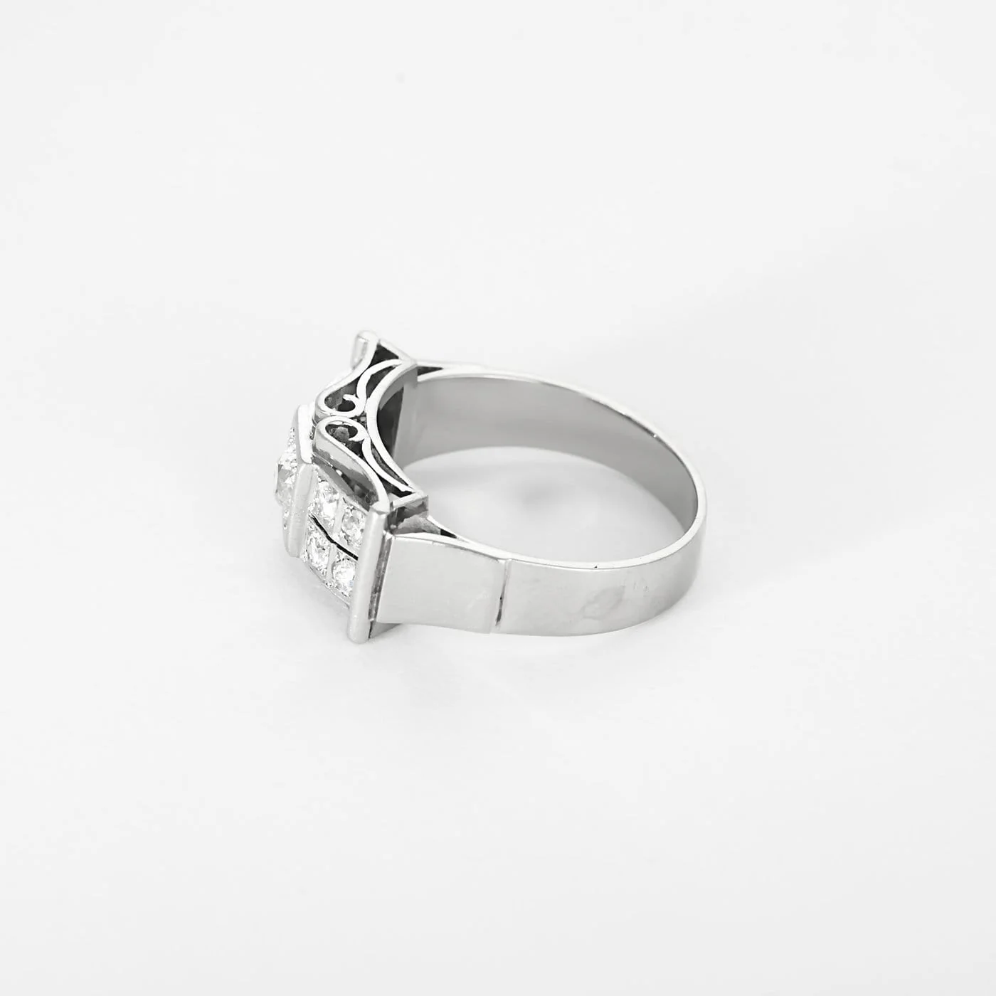 White gold and diamond ring  - Image 4