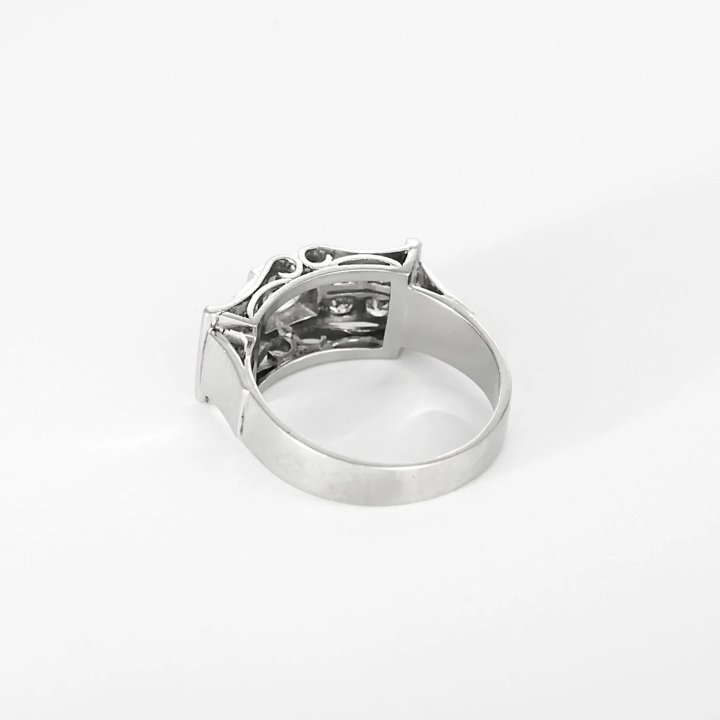 White gold and diamond ring  - Image 5