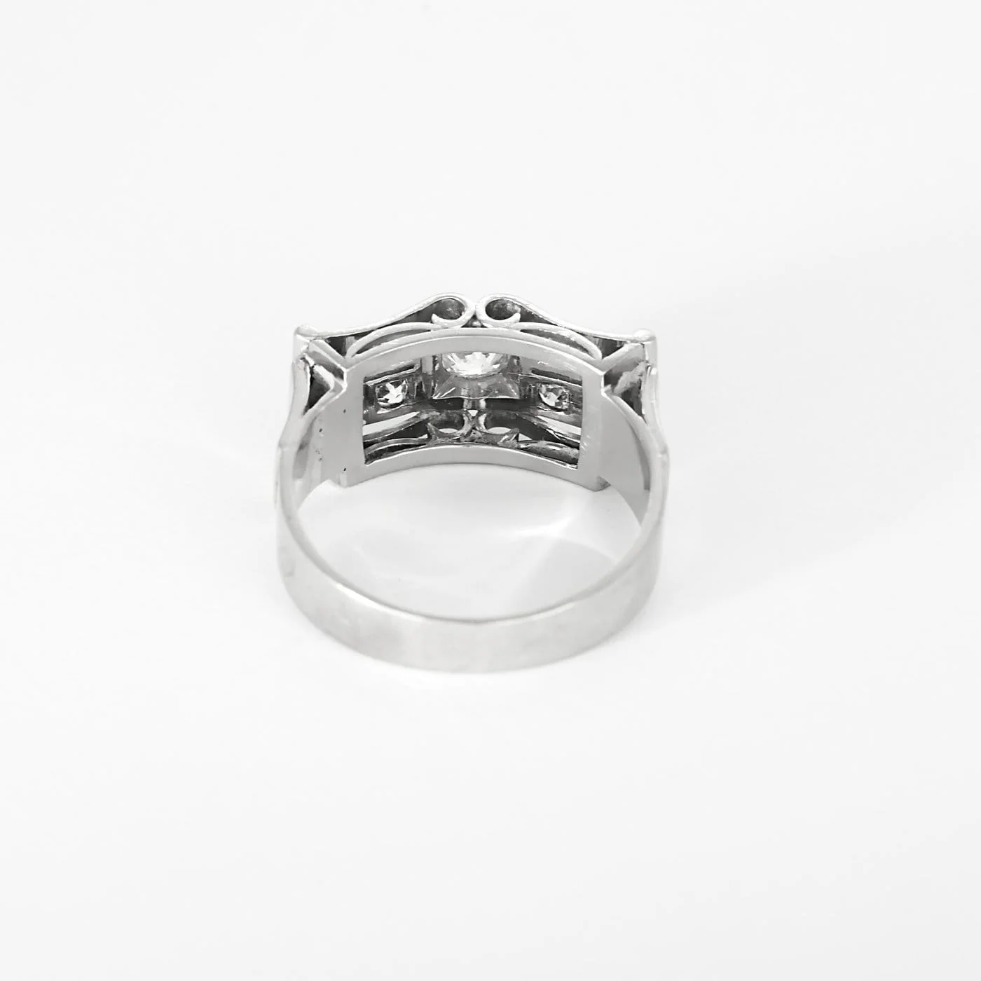 White gold and diamond ring  - Image 6