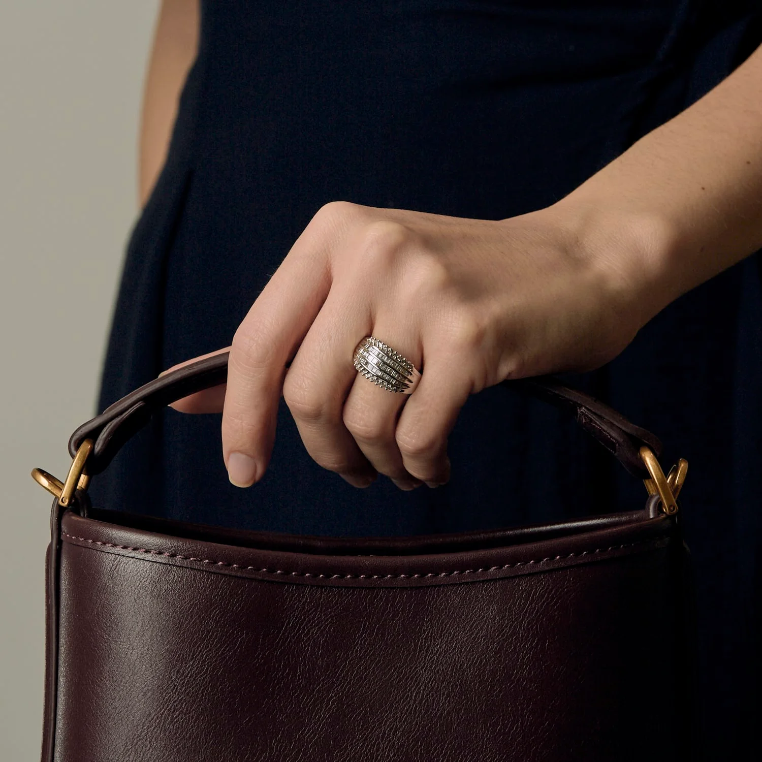 Gray gold and diamond ring  - Image 2