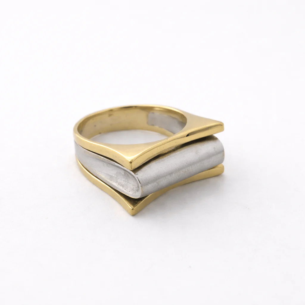 Graphic ring in yellow gold and white gold  - Image 3