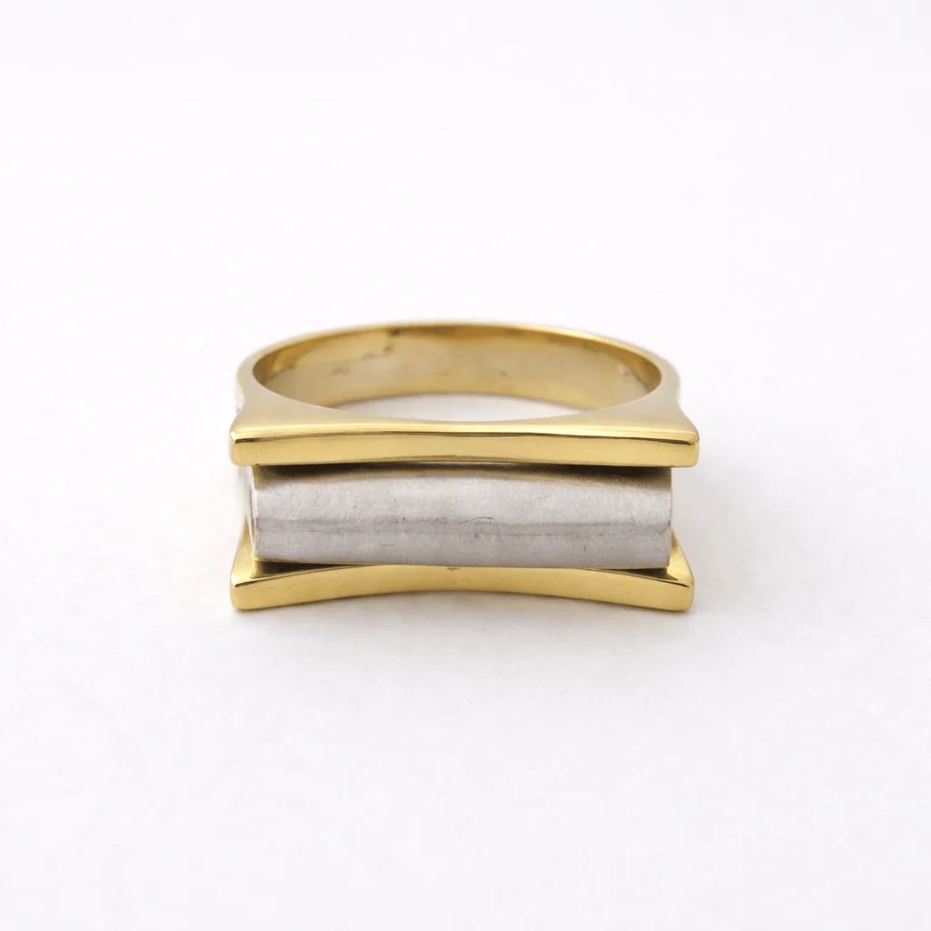 Graphic ring in yellow gold and white gold  - Image 4