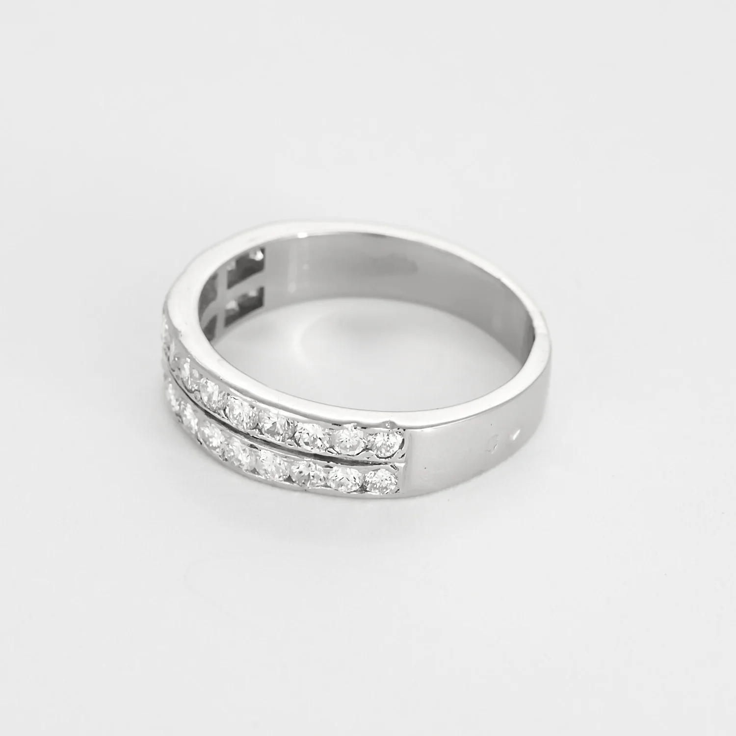 Bangle ring in platinum and diamonds  - Image 3
