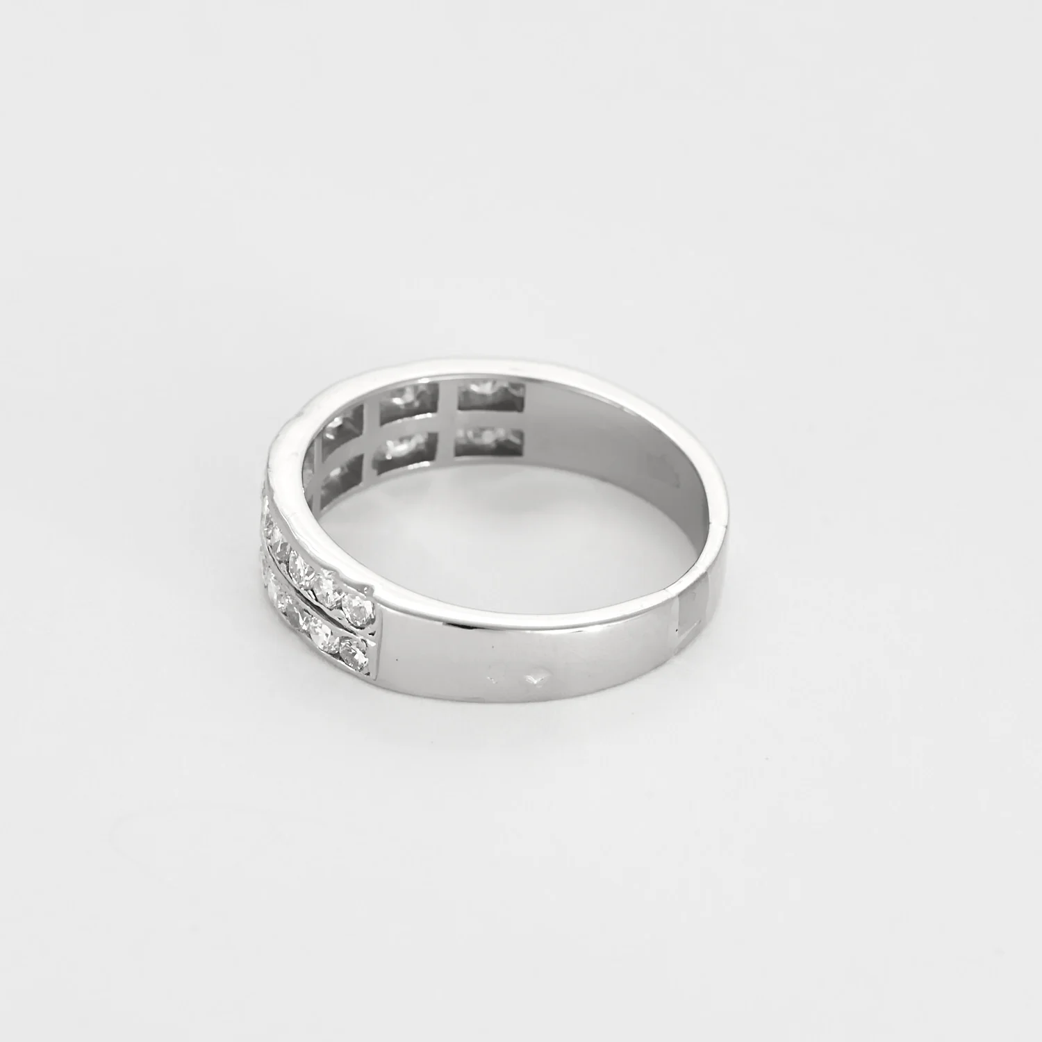Bangle ring in platinum and diamonds  - Image 4