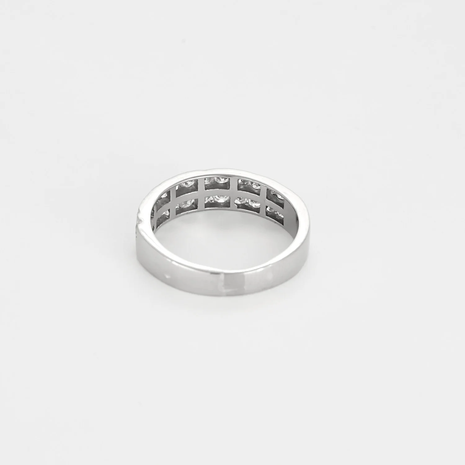Bangle ring in platinum and diamonds  - Image 5