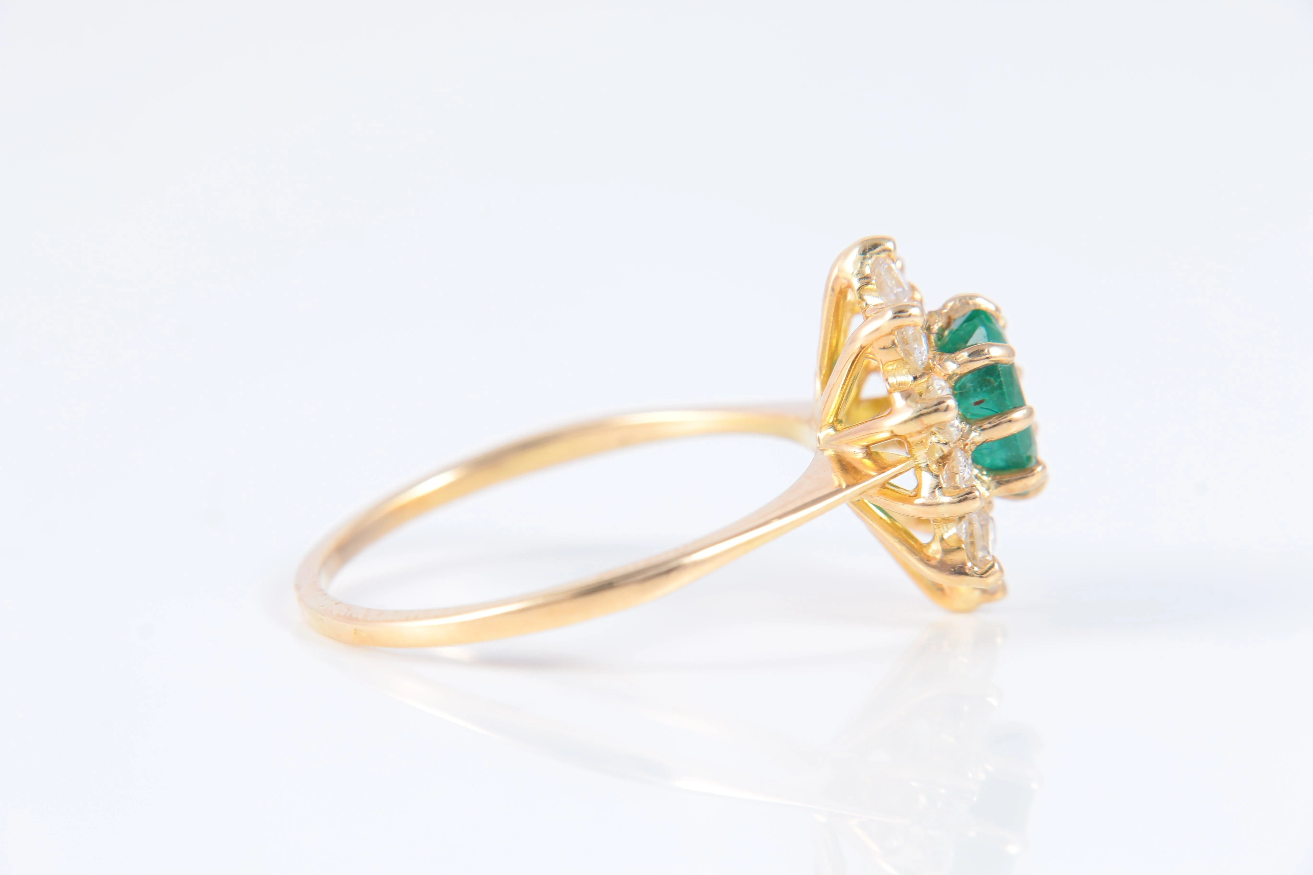 Ring Daisy Emerald Diamonds - Image 7
