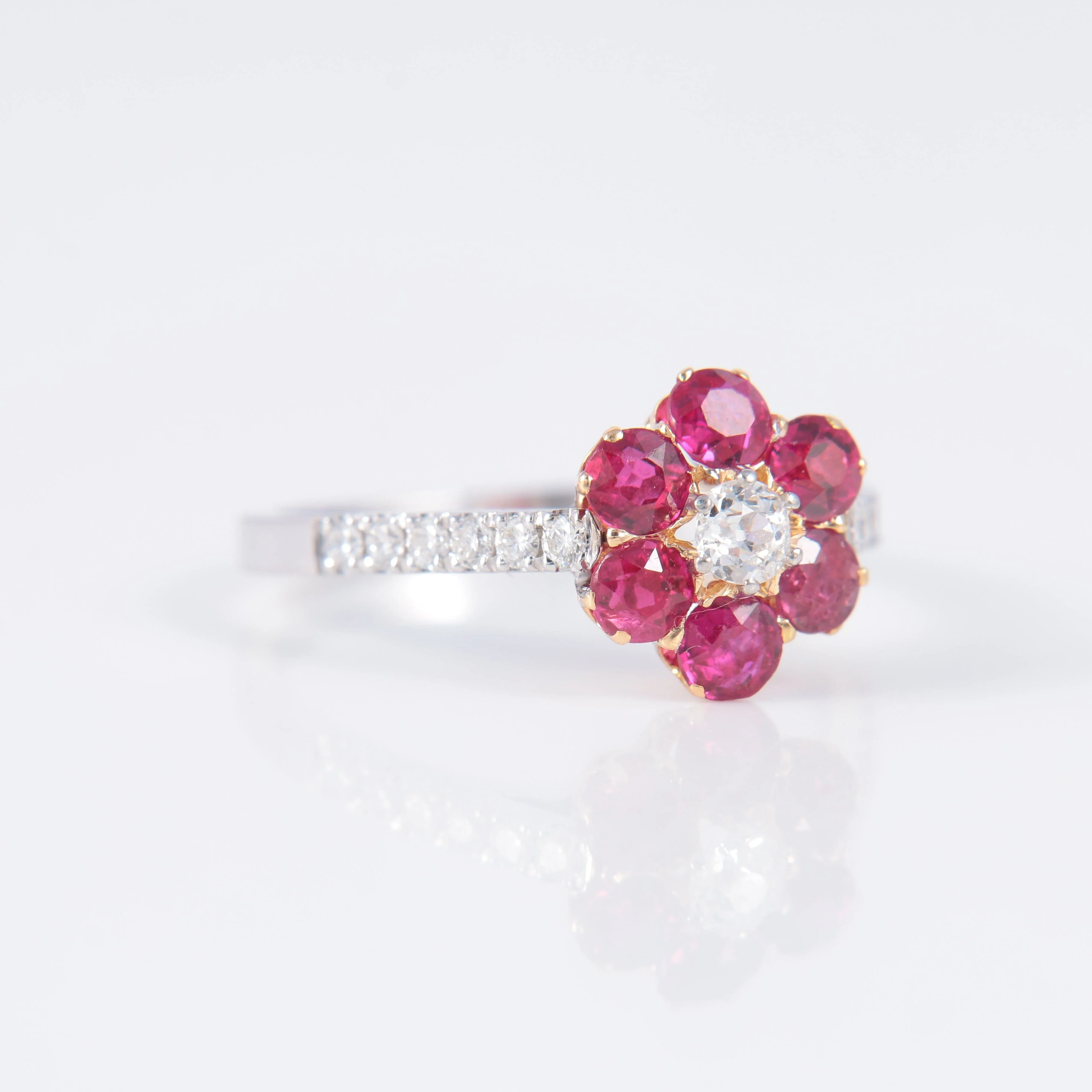 Ring Daisy Ruby Diamonds - Image 2