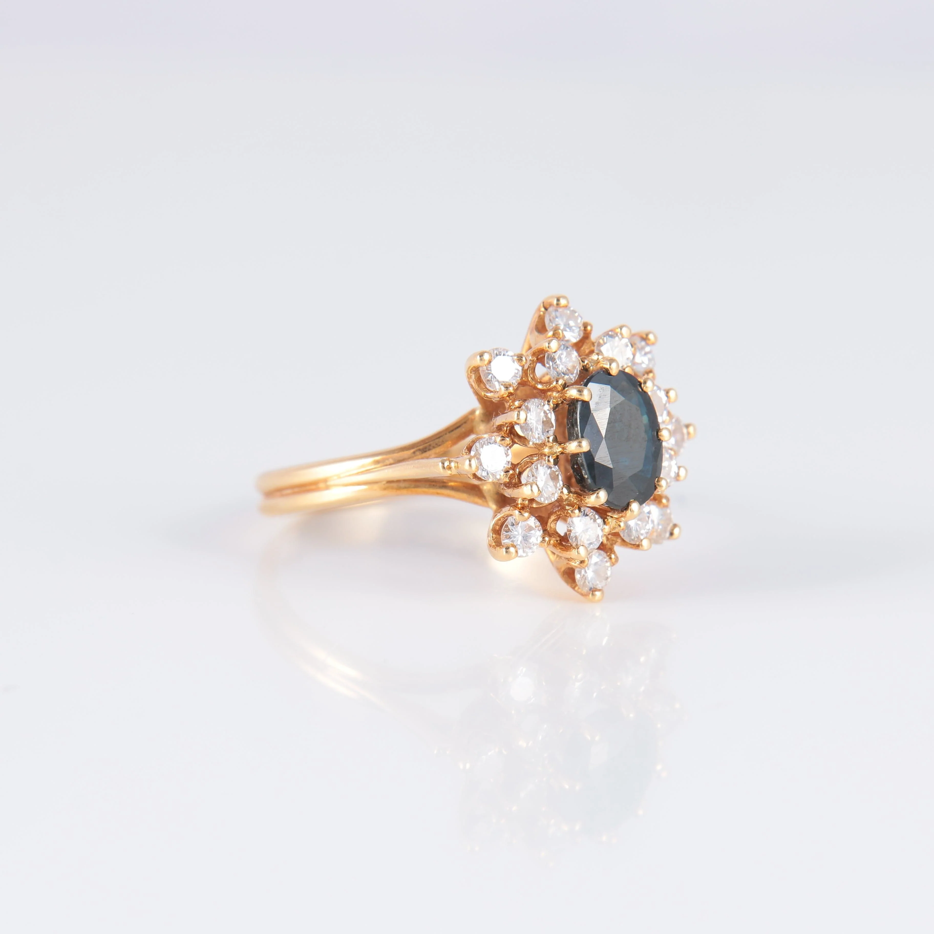 Ring Daisy Sapphire Diamonds - Image 4