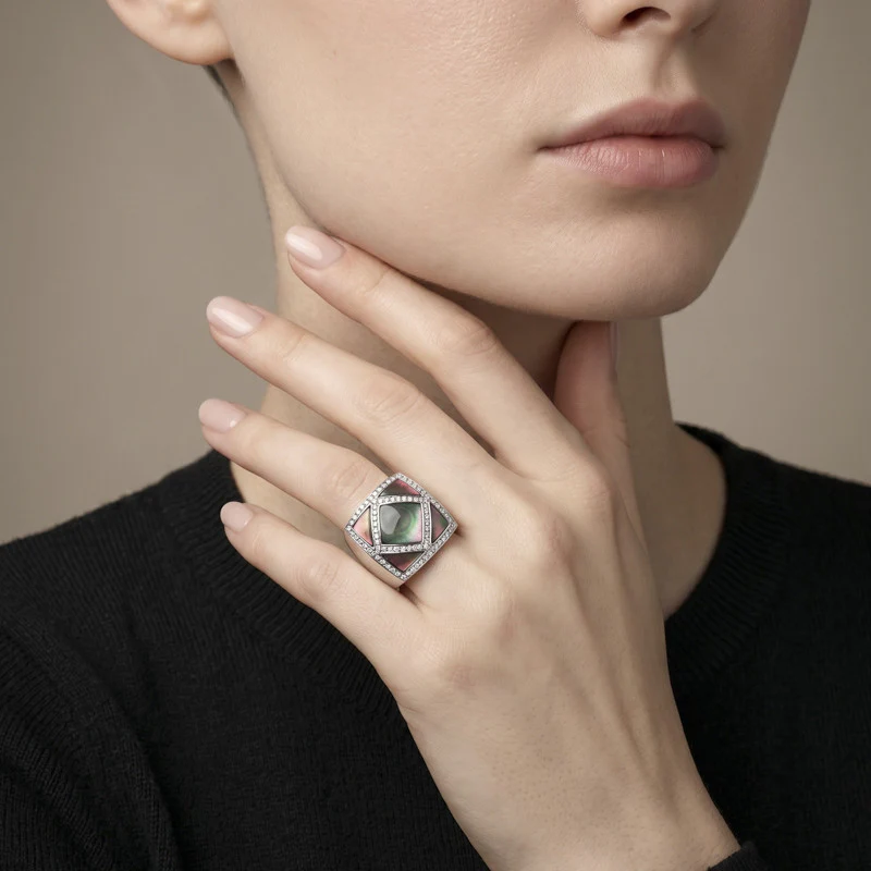 Black mother-of-pearl and diamond ring  - Image 2