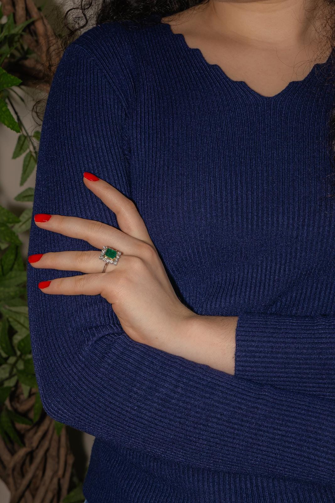 White gold ring Emerald, Diamond  - Image 2