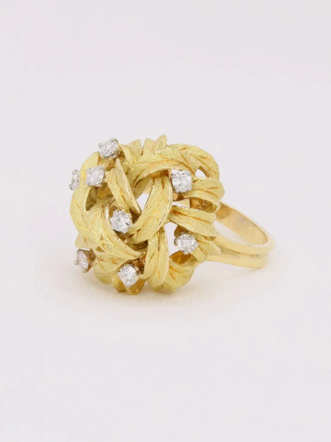Yellow gold flower dome ring with diamonds - Image 3