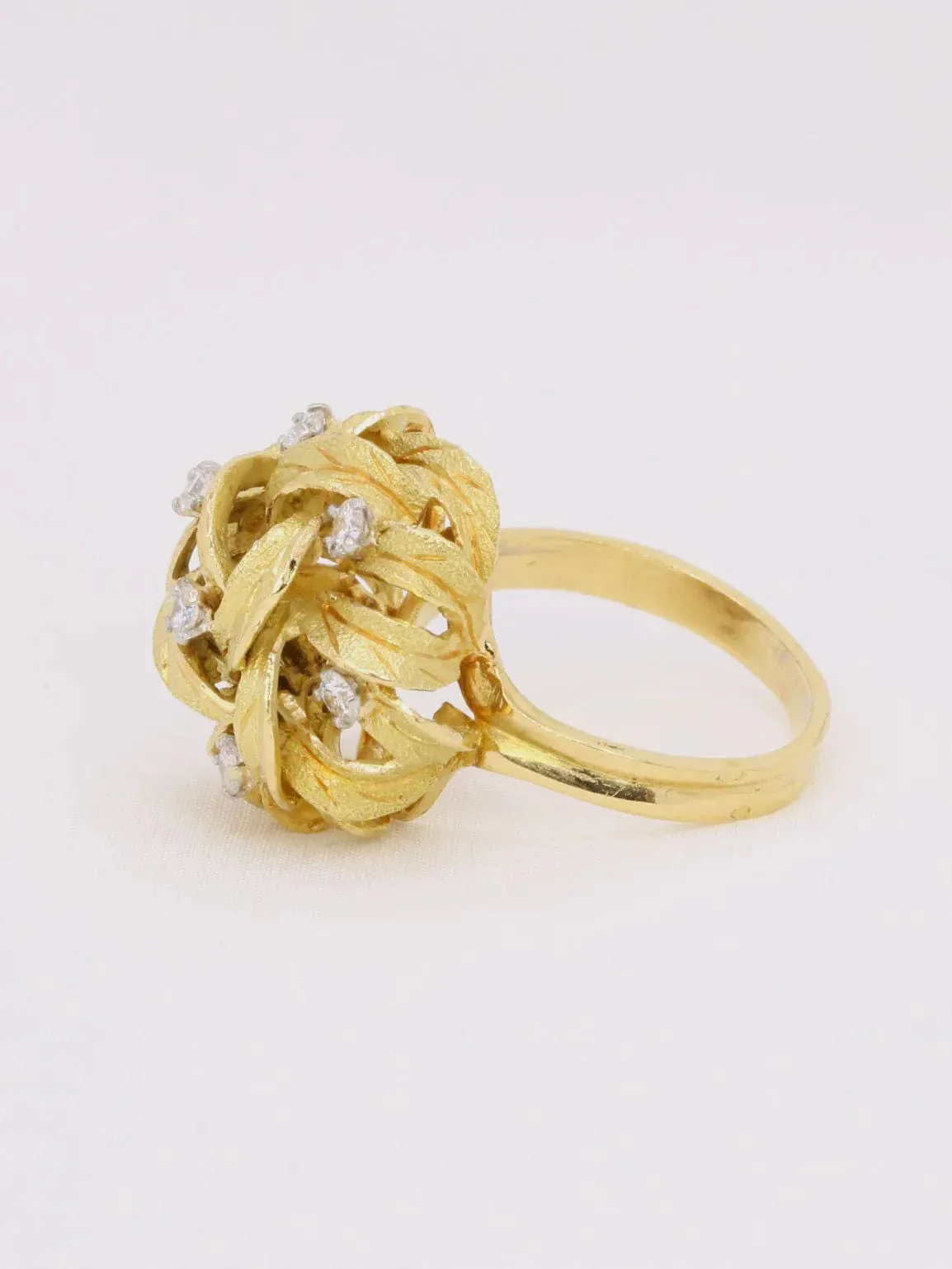Yellow gold flower dome ring with diamonds - Image 4