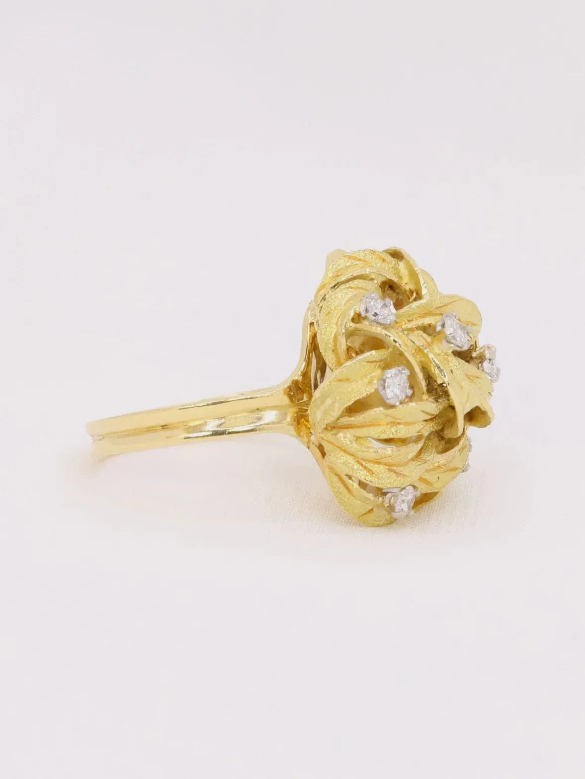 Yellow gold flower dome ring with diamonds - Image 7