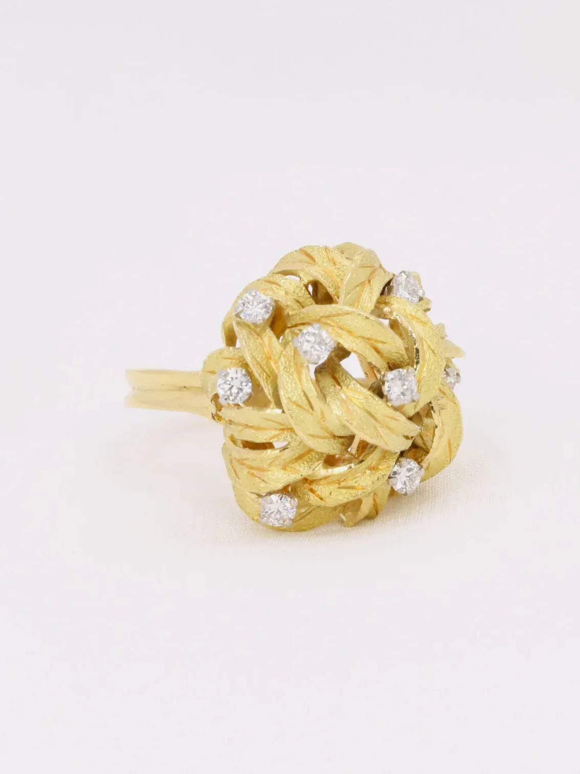 Yellow gold flower dome ring with diamonds - Image 8