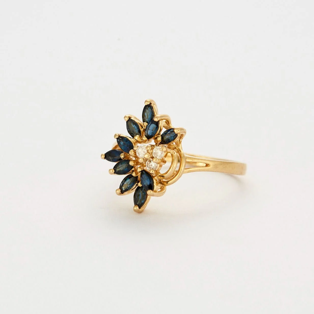 Yellow gold sapphire and diamond ring - Image 3