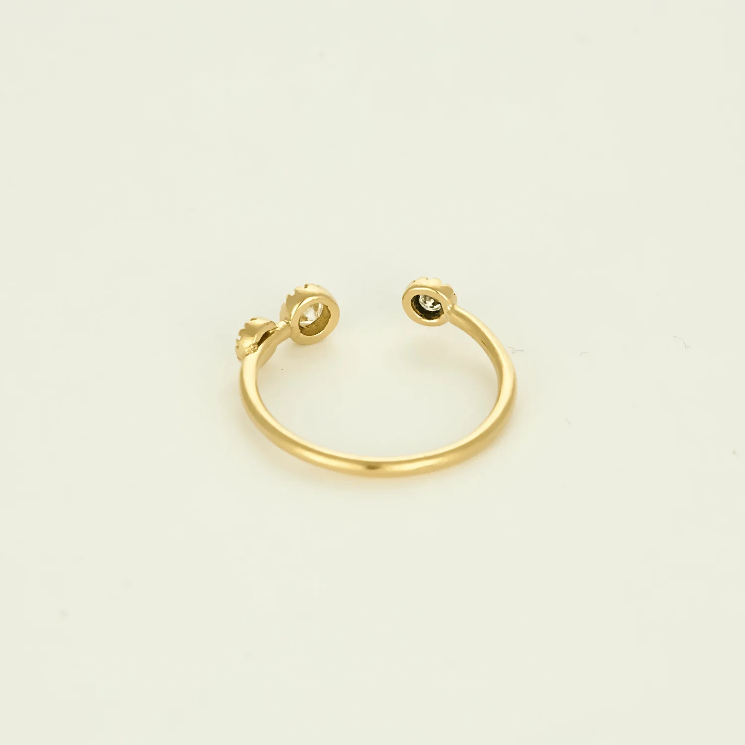 Open yellow gold and diamond ring  - Image 6