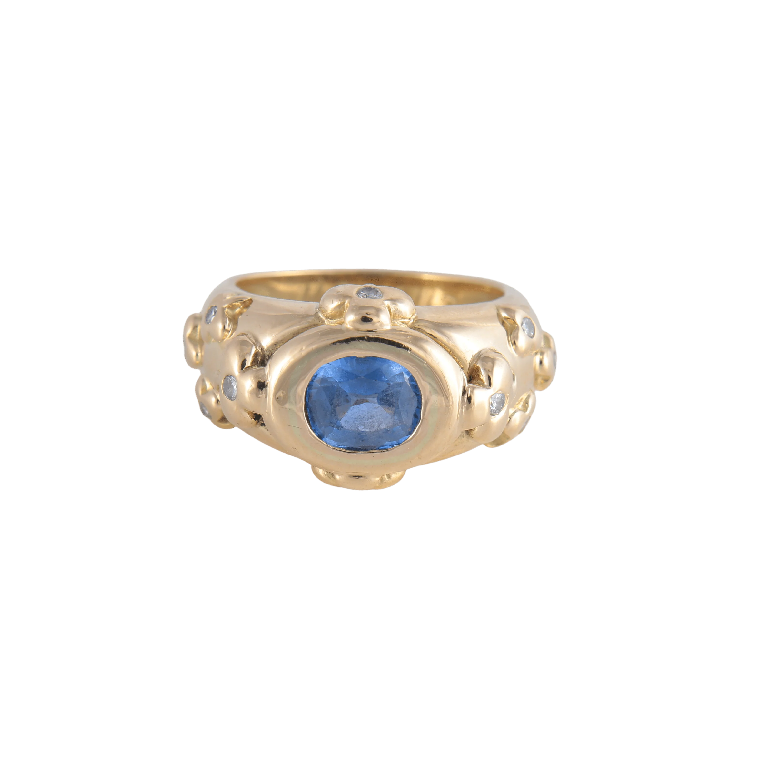 Sapphire ring and clover motifs