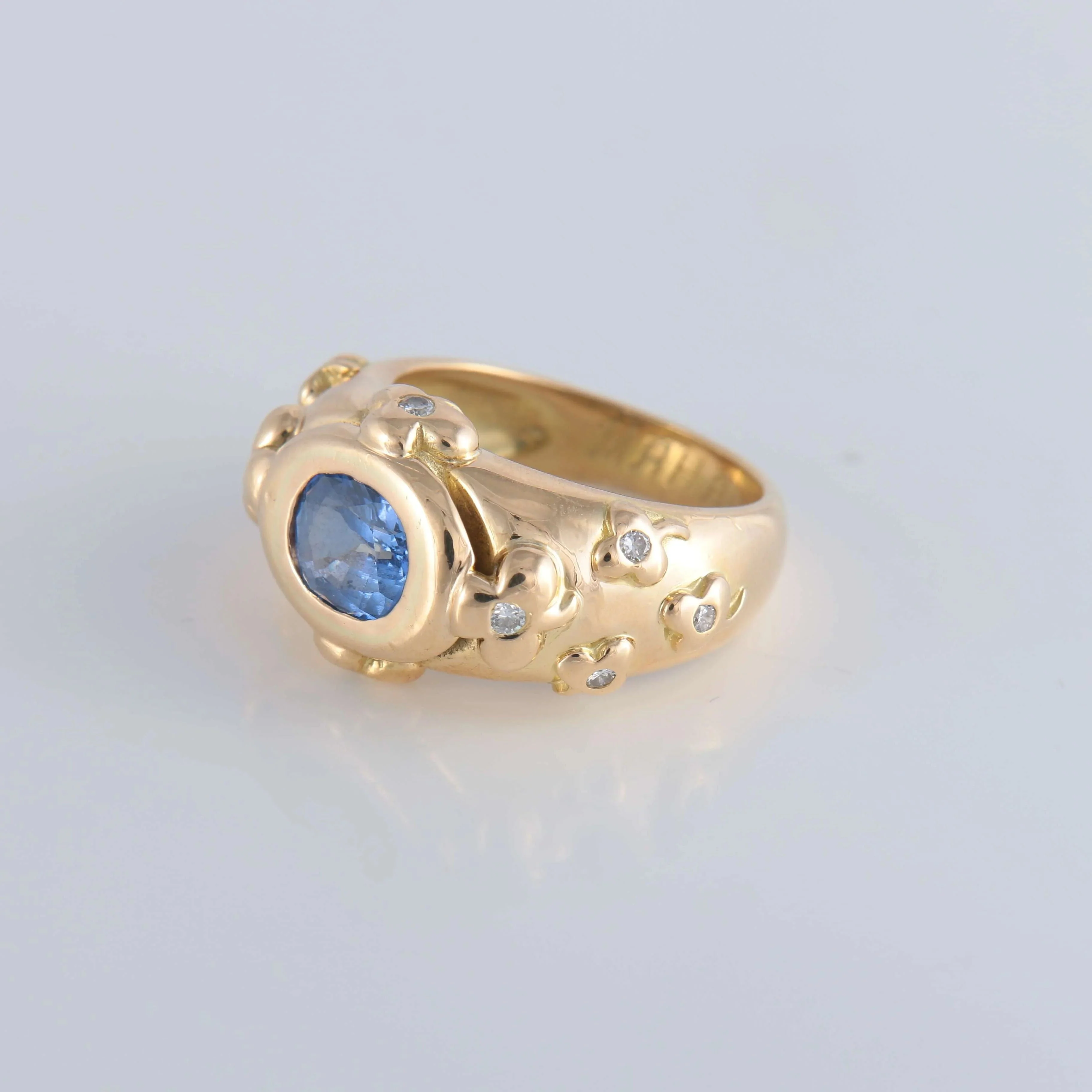 Sapphire ring and clover motifs - Image 2
