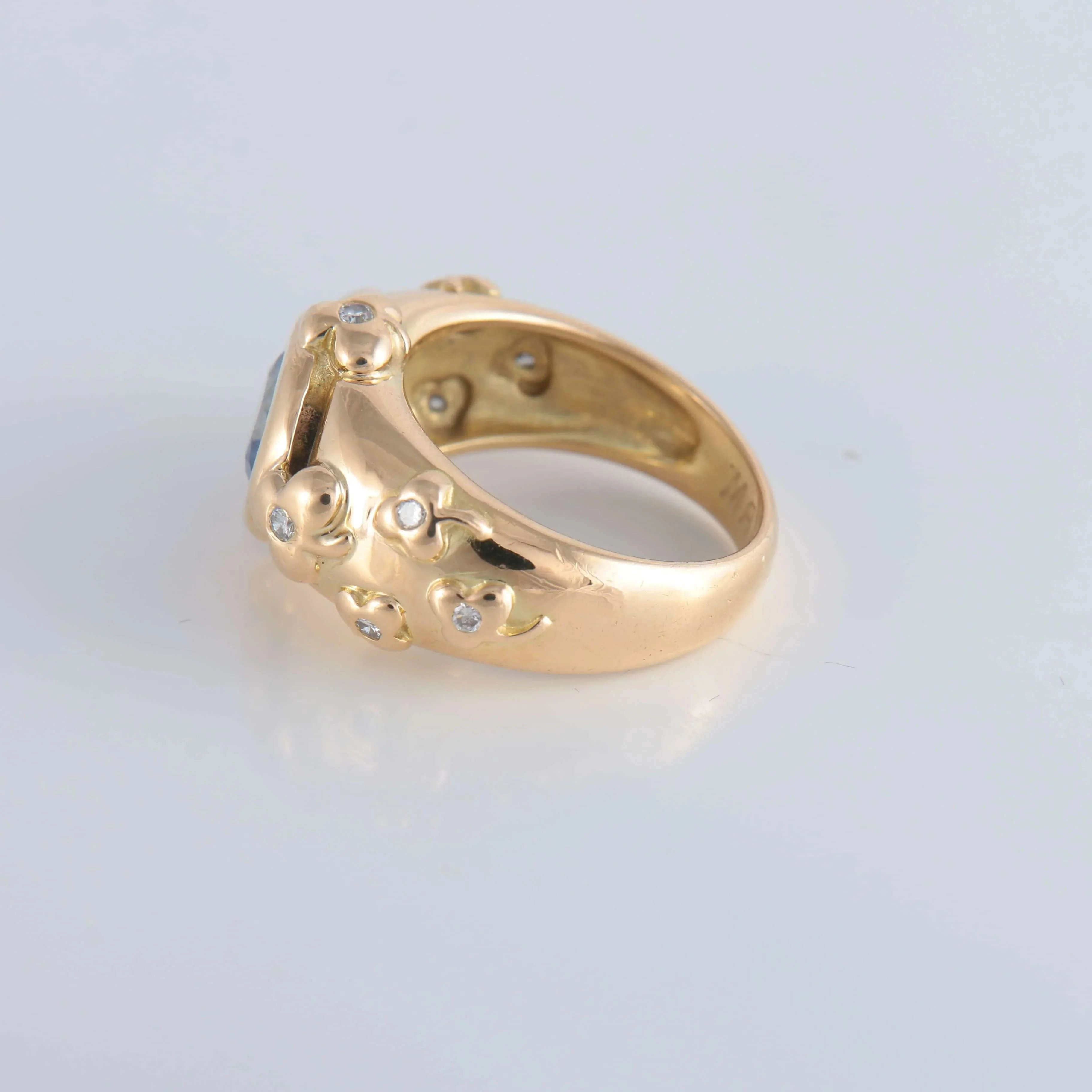 Sapphire ring and clover motifs - Image 3