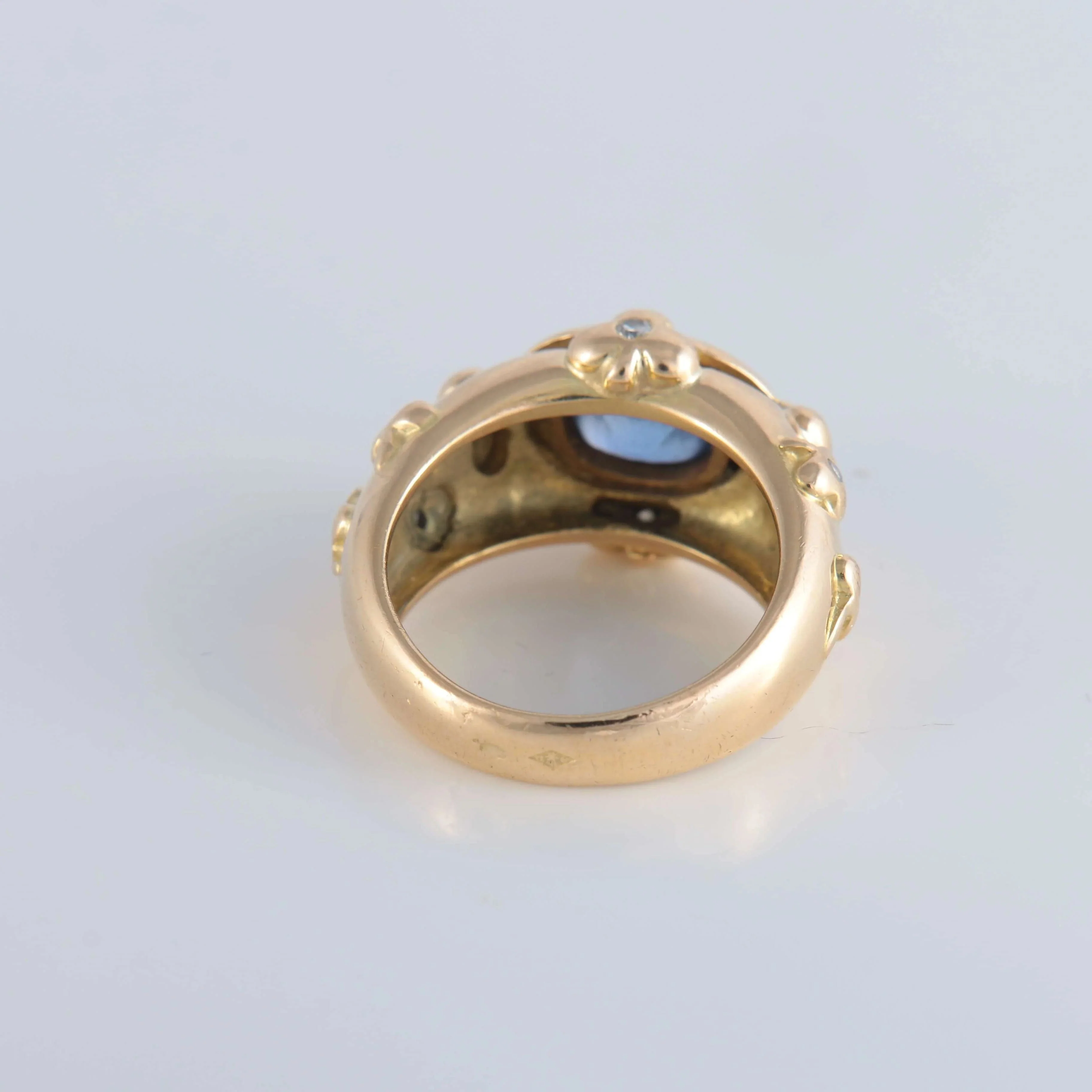 Sapphire ring and clover motifs - Image 4