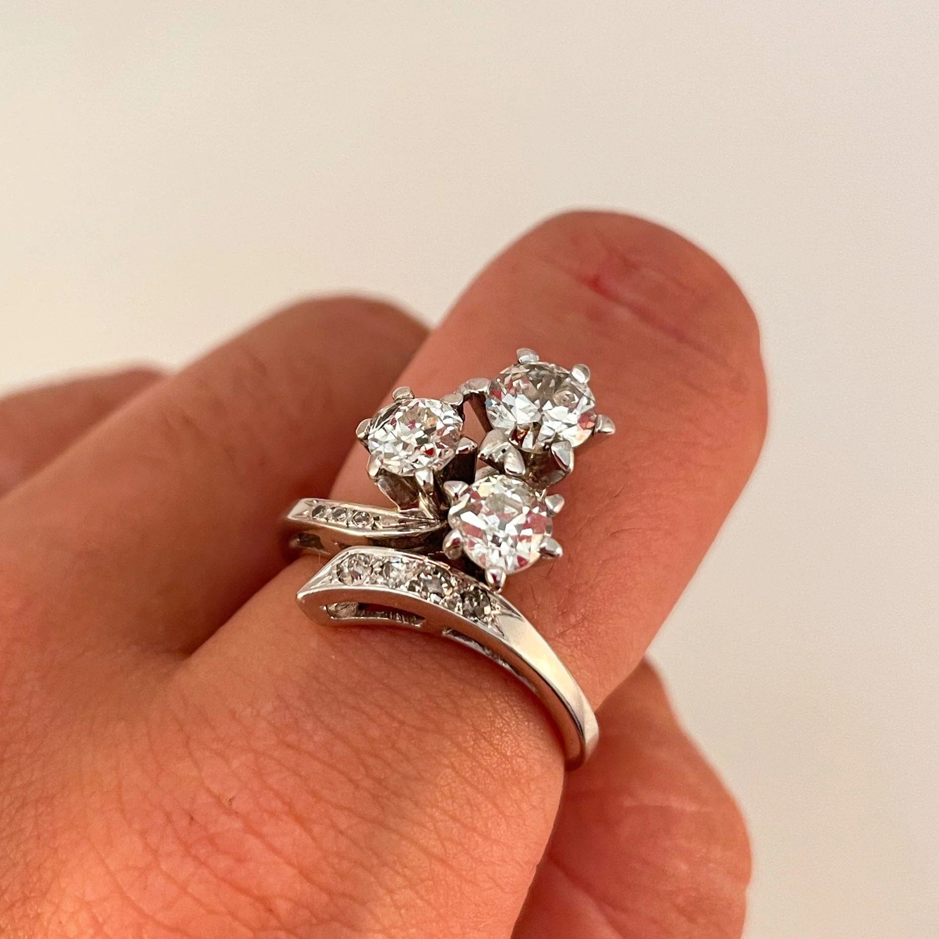 Solitaire 3 diamond ring - Image 3