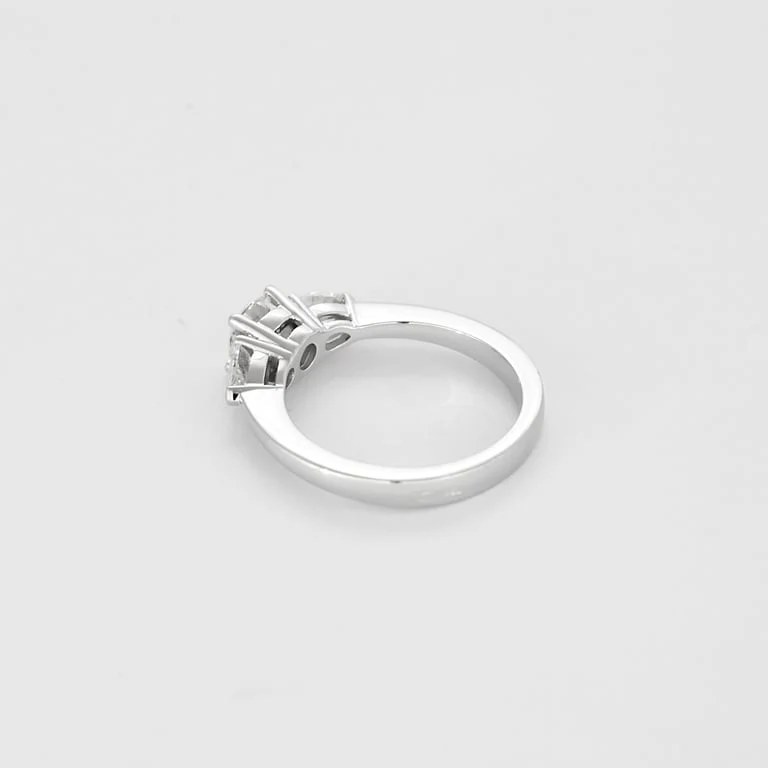 White gold and diamond ring Solitaire  - Image 5