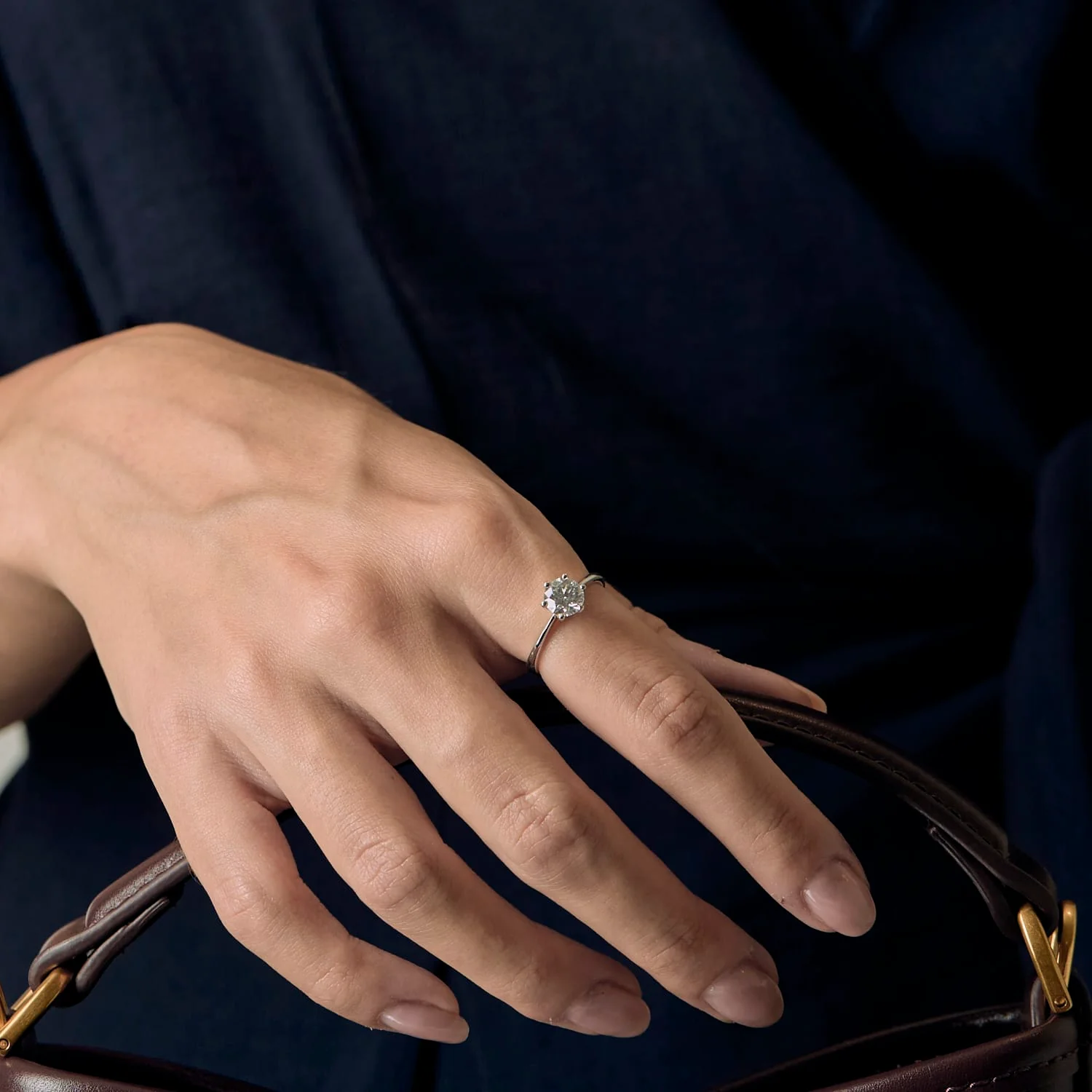 Ring Solitaire in white gold and diamonds  - Image 2