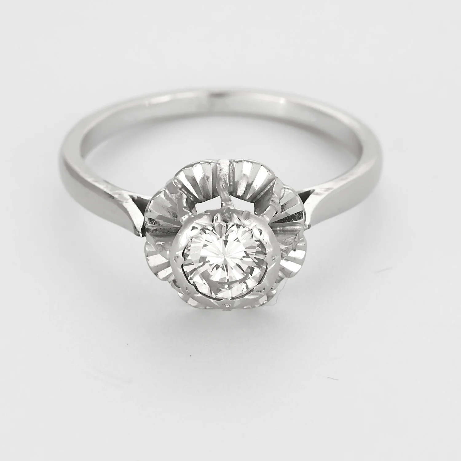 Ring Solitaire in white gold and diamonds 