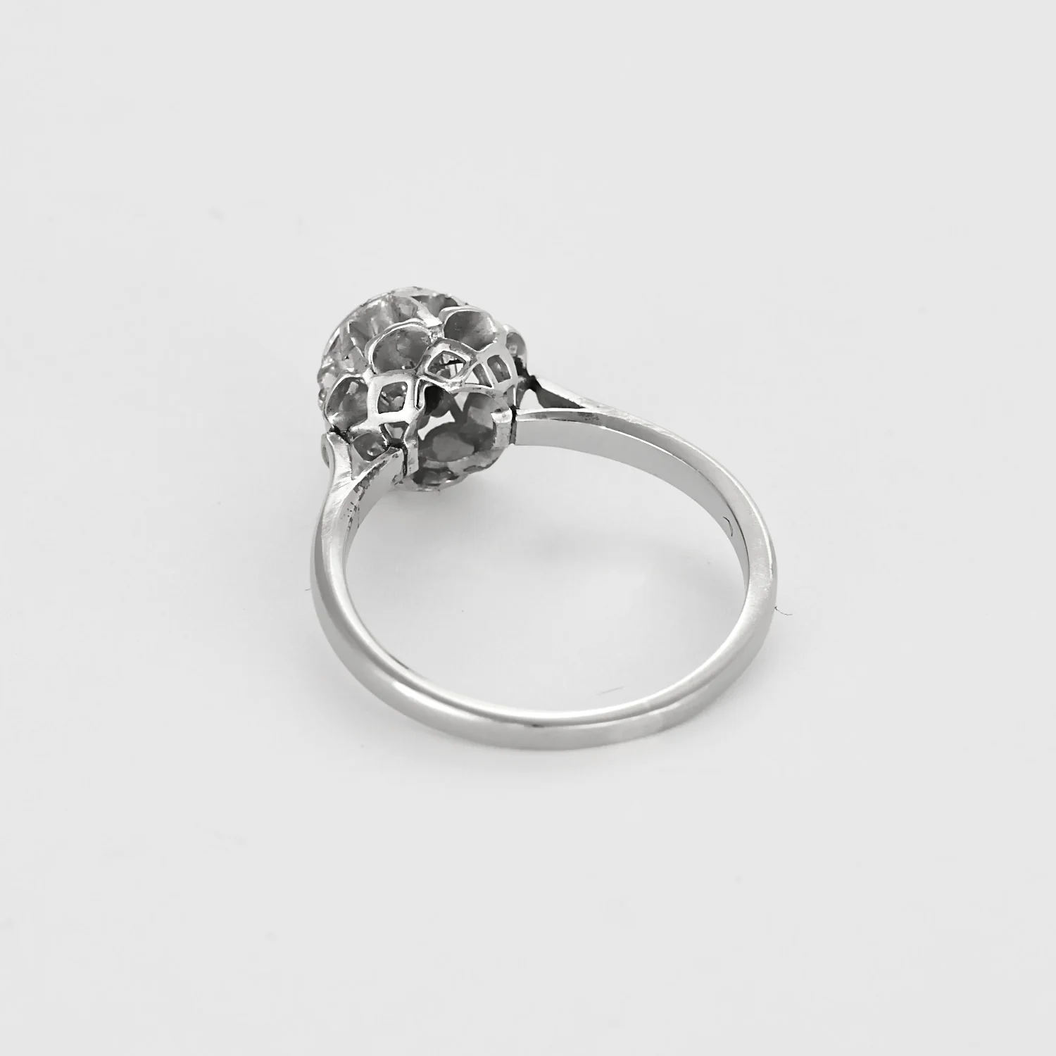 Ring Solitaire in white gold and diamonds  - Image 5